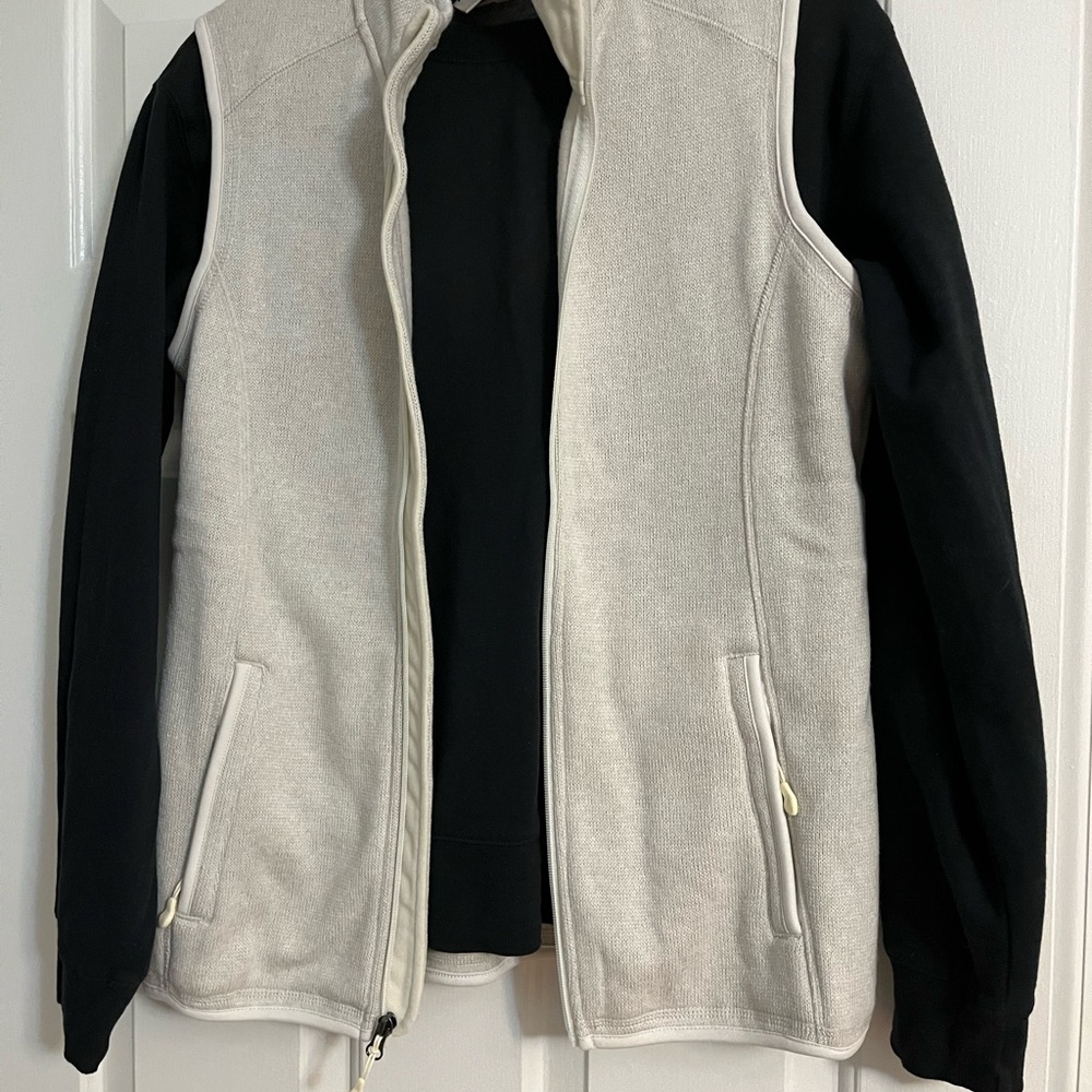 Charles River Apparel Women's Vest in Cream and Black